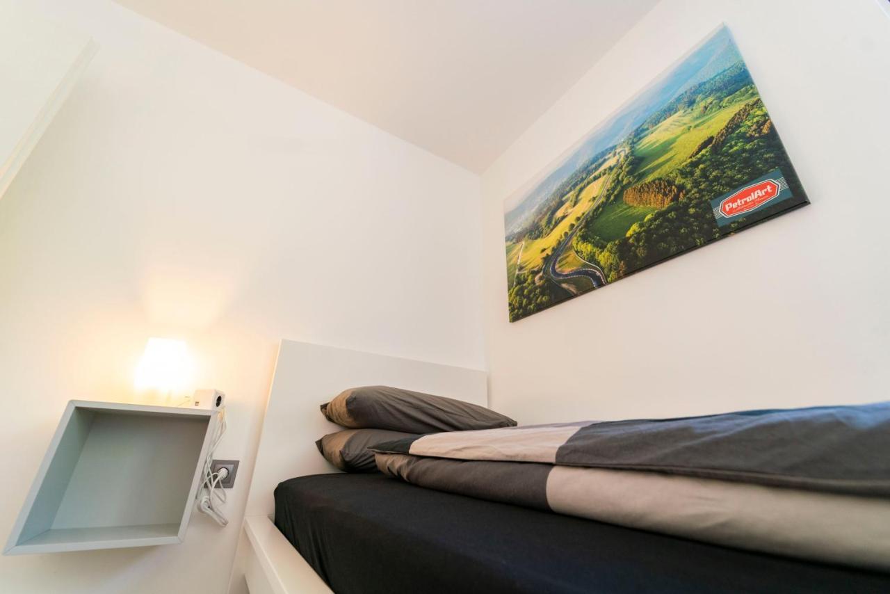 North Loop Rooms Аденау Экстерьер фото